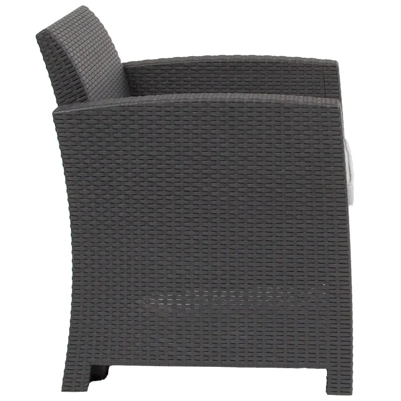 Sedia in finto rattan con cuscino per tutte le stagioni