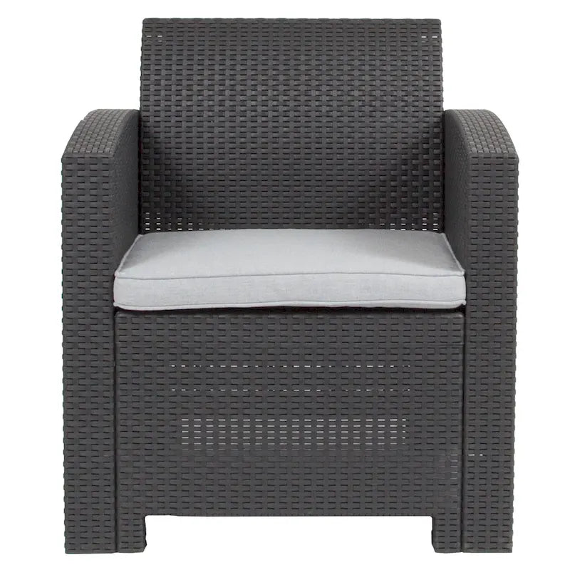 Sedia in finto rattan con cuscino per tutte le stagioni