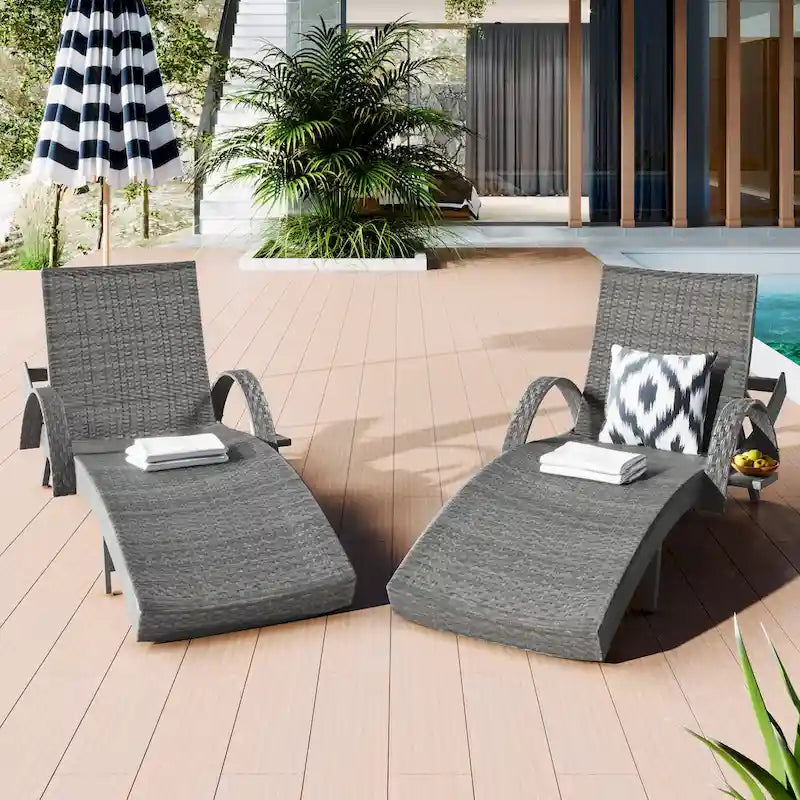Set di 2 sedie a sdraio da 80L, poltrona reclinabile in rattan da patio con tavolino estraibile, schienale regolabile e lettini ergonomici a onda per prendere il sole