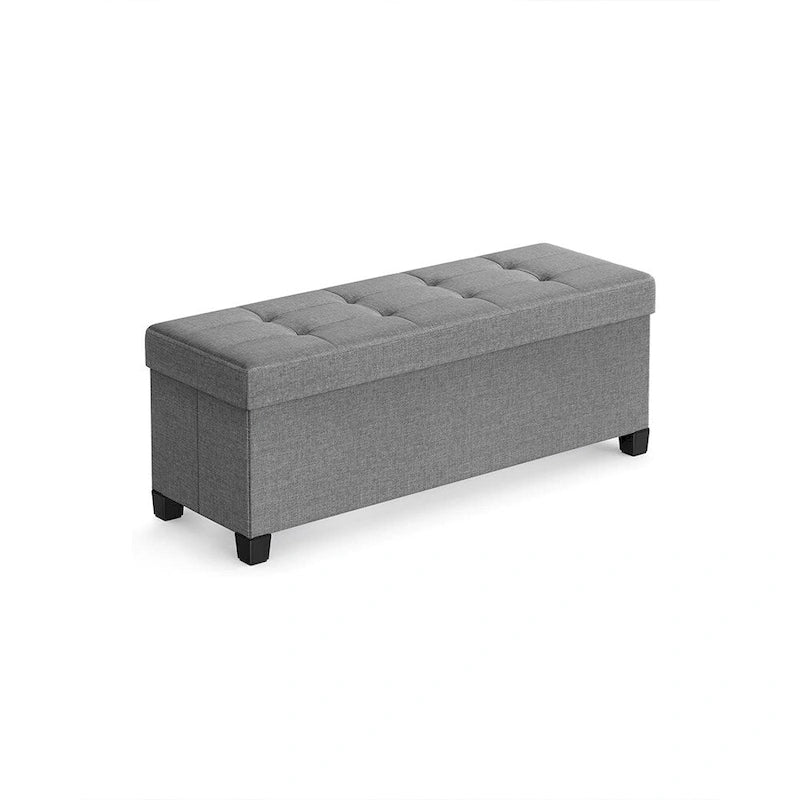 Poggiapiedi contenitore piccolo rivestito in tessuto, largo 43 cm, con gambe in legno e coperchio trapuntato