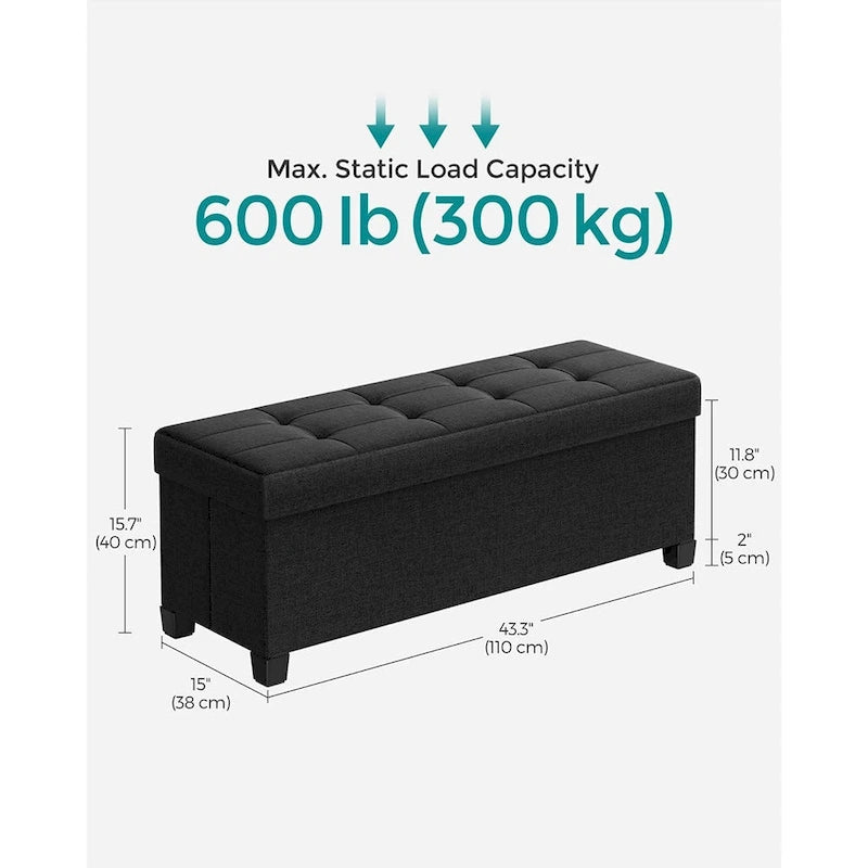 Poggiapiedi contenitore piccolo rivestito in tessuto, largo 43 cm, con gambe in legno e coperchio trapuntato