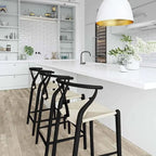 Sgabello da bar ad altezza bancone in legno massello con schienale a Y aperto Sedia a trama organica naturale in stile rustico per designer di cucine - N/A