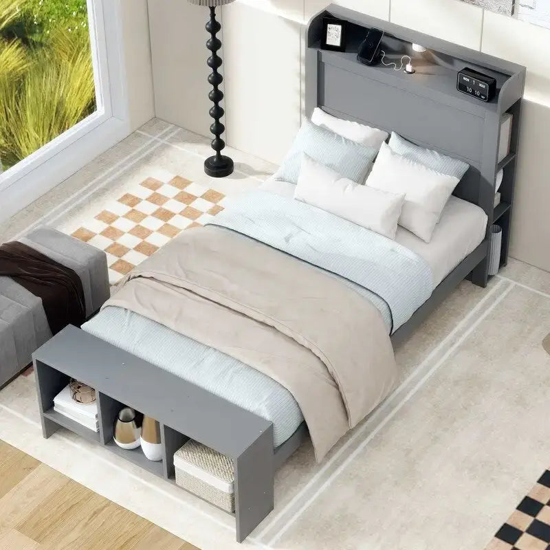 Letto a piattaforma con scaffali integrati, luci LED e porte USB, misura matrimoniale/singola