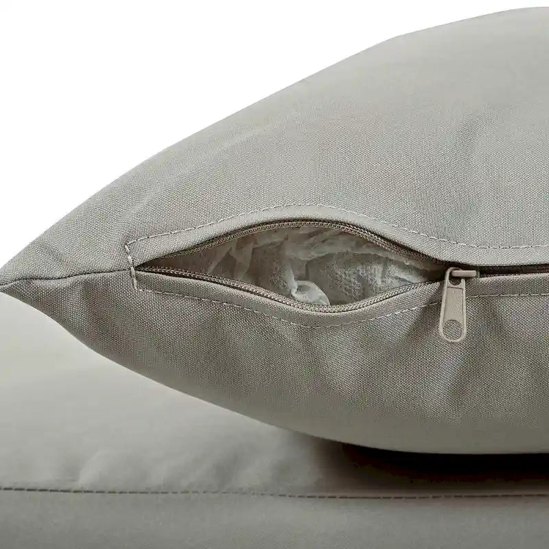 Daybed in vimini marrone scuro con cuscini e guanciali
