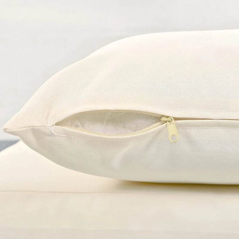 Daybed in vimini marrone scuro con cuscini e guanciali