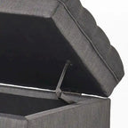 Panca contenitore classica ed elegante rivestita in tessuto con seduta decorata a bottoni capitonné