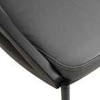 Sedia da pranzo imbottita Urbane in similpelle con gambe in acciaio verniciato a polvere di LeisureMod