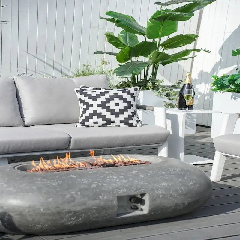 Set Divano Conversazione da Patio a 7 Pezzi in Alluminio con Tavolo Focolare Ovale in Cemento