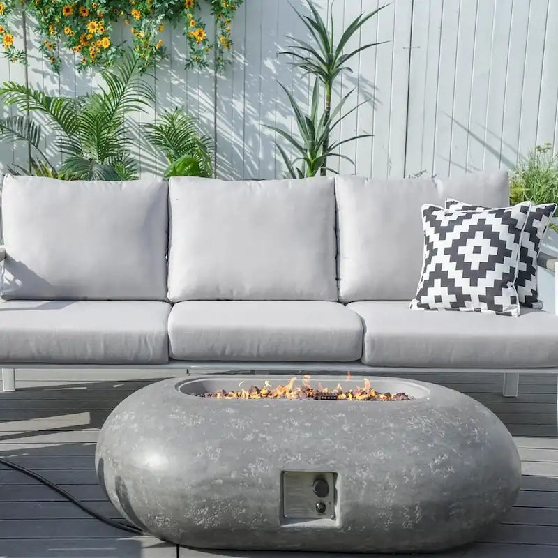 Set Divano Conversazione da Patio a 7 Pezzi in Alluminio con Tavolo Focolare Ovale in Cemento
