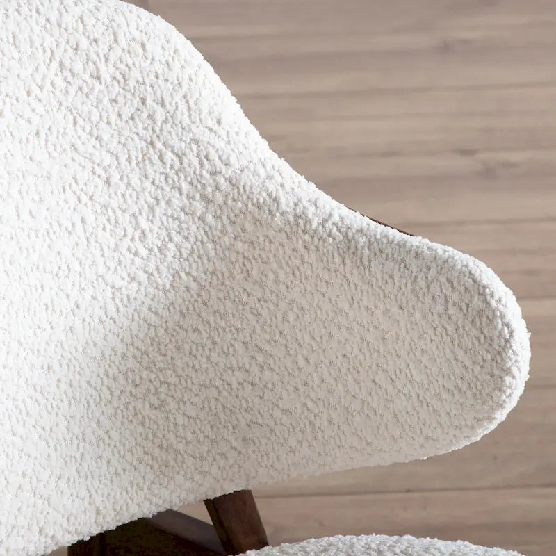 Set composto da sedia accent con schienale ad ala e tavolino Furniture of America Beck, due pezzi, in noce e bouclé, stile metà secolo
