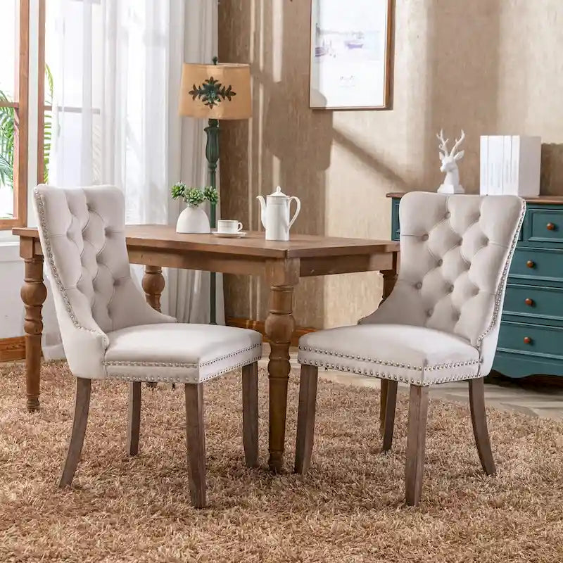 Sedia da pranzo di lusso con schienale trapuntato, rivestimento in velluto contemporaneo, gambe in legno massello e borchie decorative, set da 2 pezzi