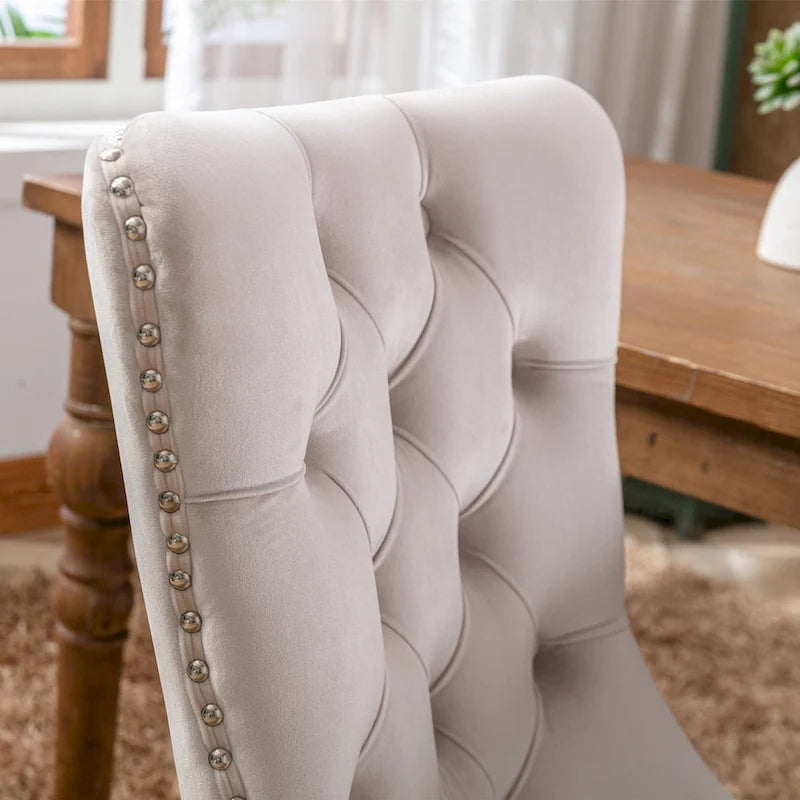 Sedia da pranzo di lusso con schienale trapuntato, rivestimento in velluto contemporaneo, gambe in legno massello e borchie decorative, set da 2 pezzi