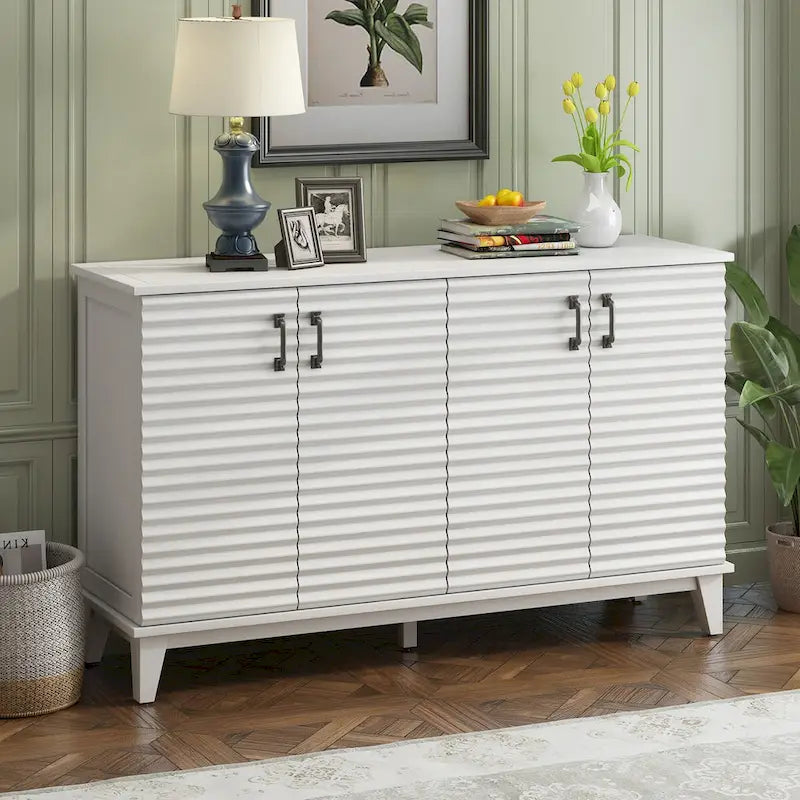 Credenza grande con ripiani regolabili e maniglie in metallo