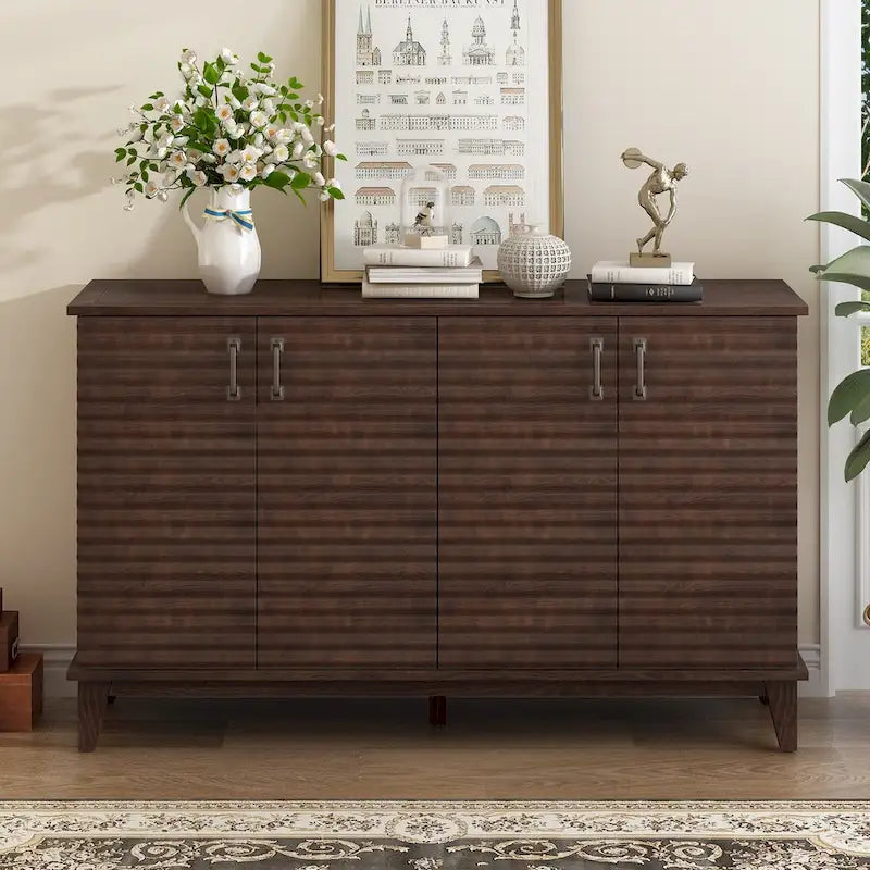 Credenza grande con ripiani regolabili e maniglie in metallo
