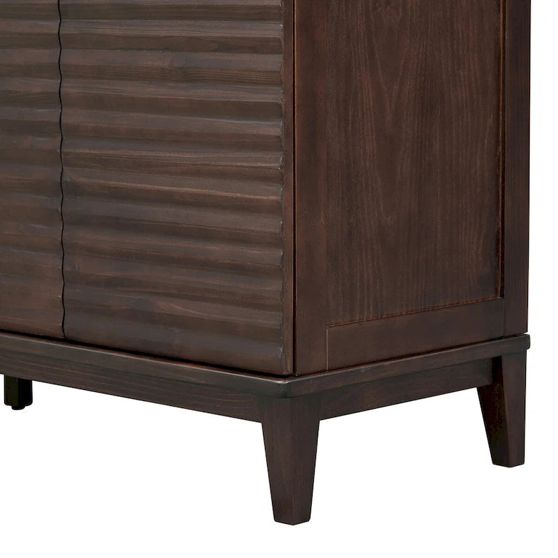 Credenza grande con ripiani regolabili e maniglie in metallo