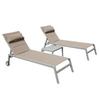 Set di 3 sedie a sdraio da esterno, lettini da piscina in alluminio con tavolino e ruote, reclinabili regolabili con imbottitura in textilene