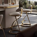 Sgabello da bar in lussuosa pelle beige con elegante struttura in metallo dorato
