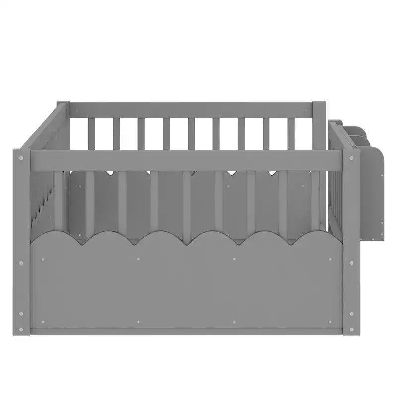 Letto a terra per bambini Bellemave con recinzione rialzata e libreria, struttura letto matrimoniale in legno Montessori per bambine e bambini