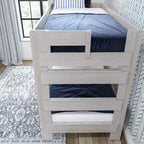 Letto a castello in legno massello Plank+Beam, stile rustico, singolo su singolo, per adulti