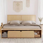 Struttura Letto Boho Farmhouse in Rattan Naturale, Testiera con Luci LED e Cassettiere a Scomparsa, Gambe di Supporto in Legno Massello.