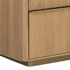 Comò moderno in rovere con ante scolpite a canne – Camera da letto | Finitura oro spazzolato