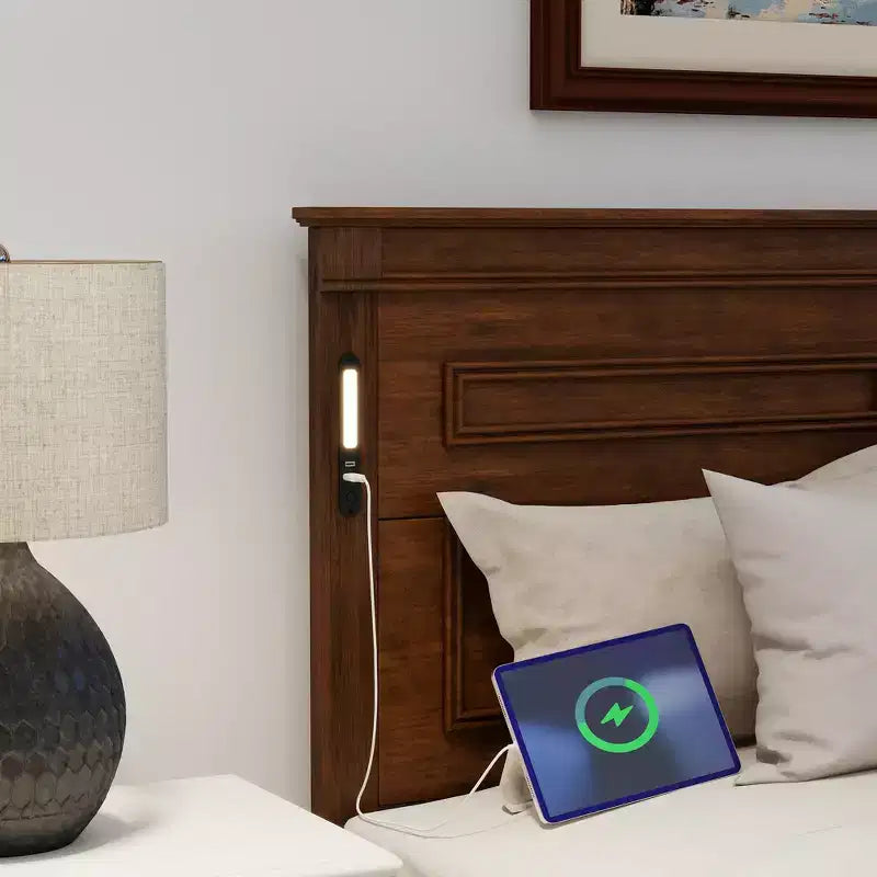 ModernLuxe Letto a Piattaforma Queen/King Size con Testiera Alta, Struttura Letto Rustica in Legno con 2 Cassetti, Luci LED e Porte USB