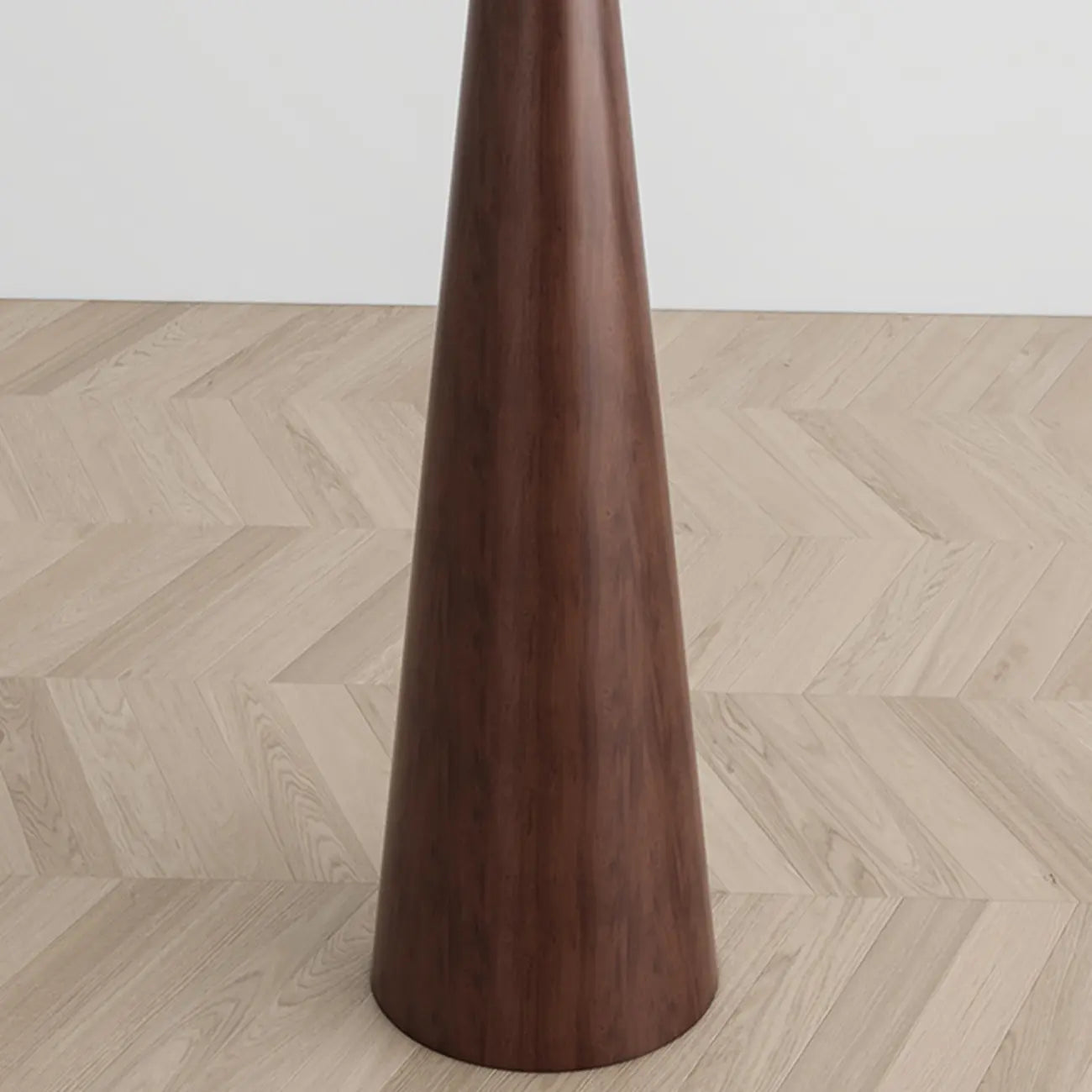 Lampada da terra contemporanea in metallo affusolato con paralume in tessuto