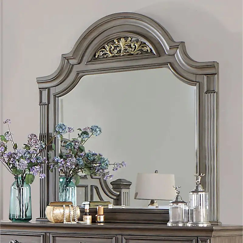 Comò e specchio tradizionali a 9 cassetti in 2 pezzi Vame di Furniture of America