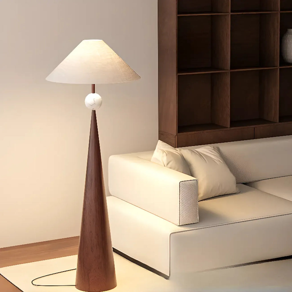 Lampada da terra contemporanea in metallo affusolato con paralume in tessuto