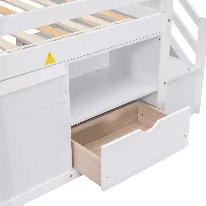 Letto a soppalco basso in legno massiccio, piazza e mezza, 94.6L x 42.3W, con scala, cassetto e mensola, design moderno e pulito