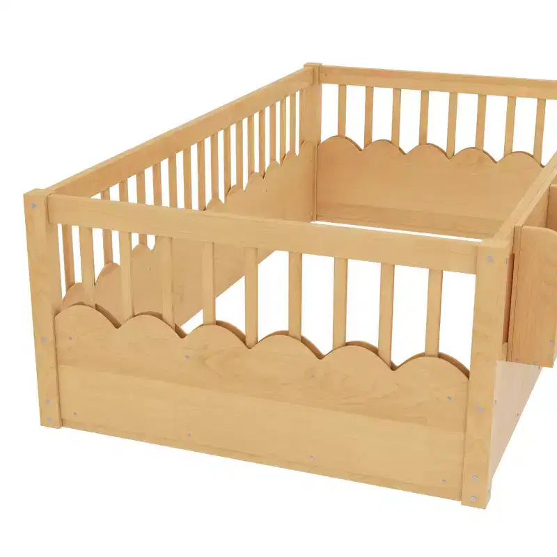 Letto a terra per bambini Bellemave con recinzione rialzata e libreria, struttura letto matrimoniale in legno Montessori per bambine e bambini