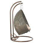 LeisureMod Sedia a Uovo Sospesa per 2 Persone con Supporto - Dondolo Pensile per Esterni/Interni in Rattan Intrecciato con Cuscini