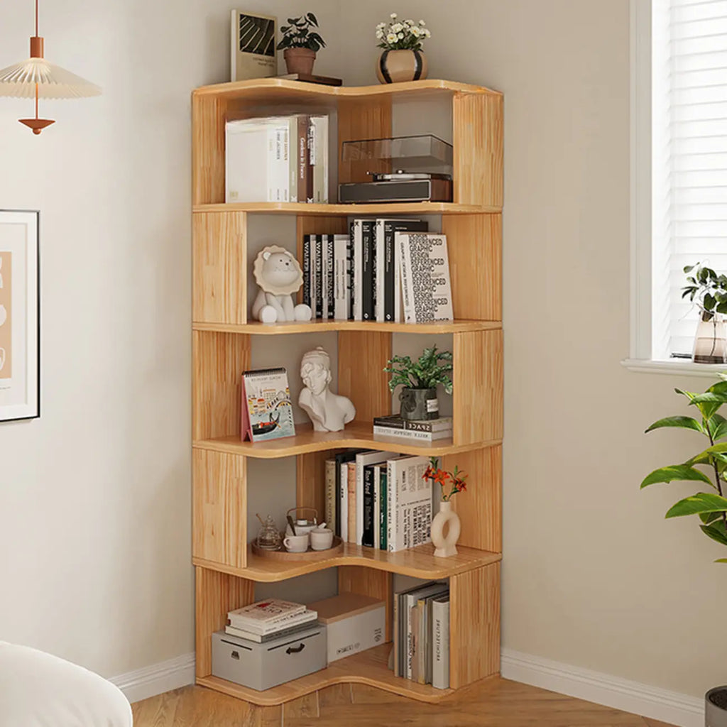 Libreria verticale angolare in legno con schienale aperto e finitura naturale
