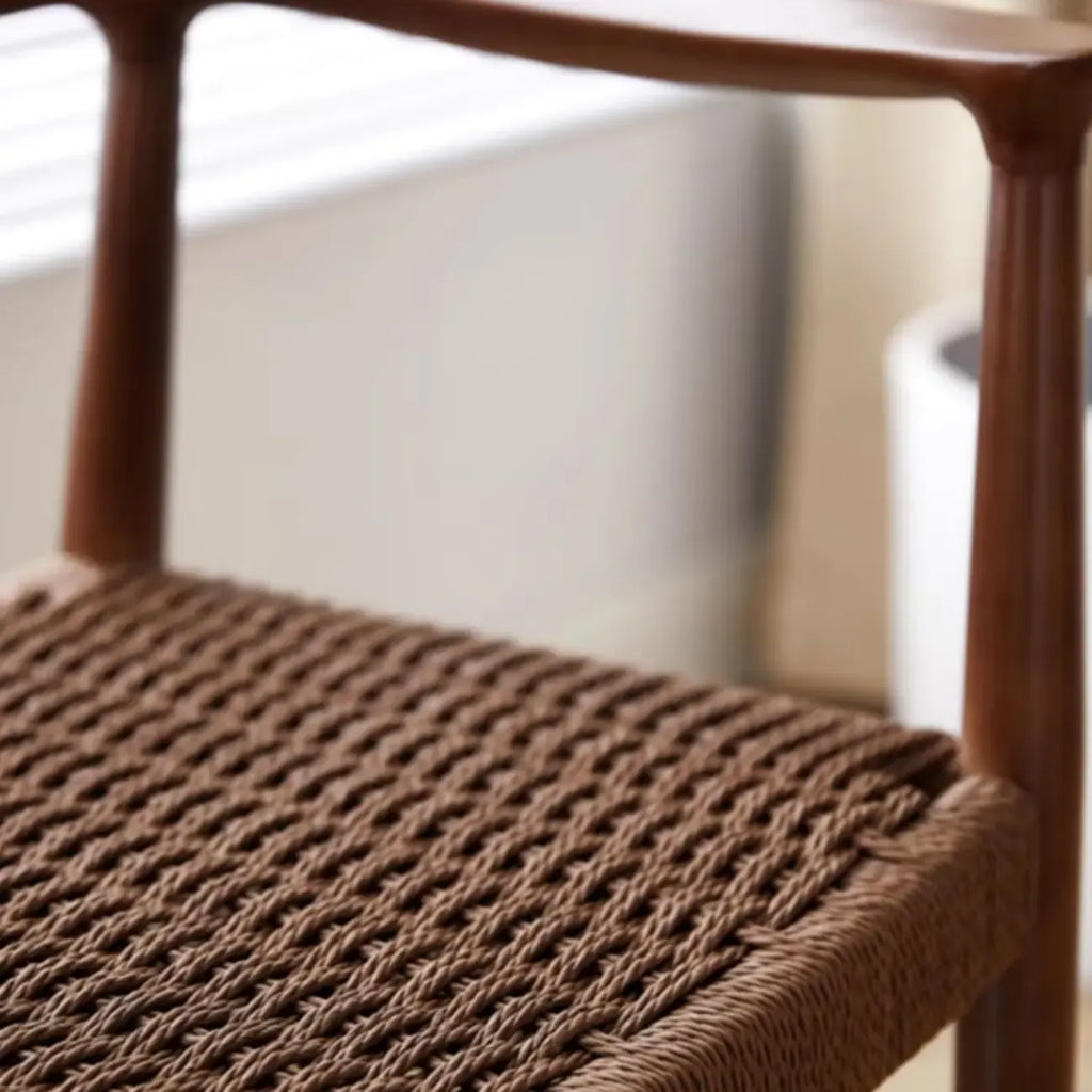 Sedia da pranzo scandinava con braccioli, seduta intrecciata in legno curvo