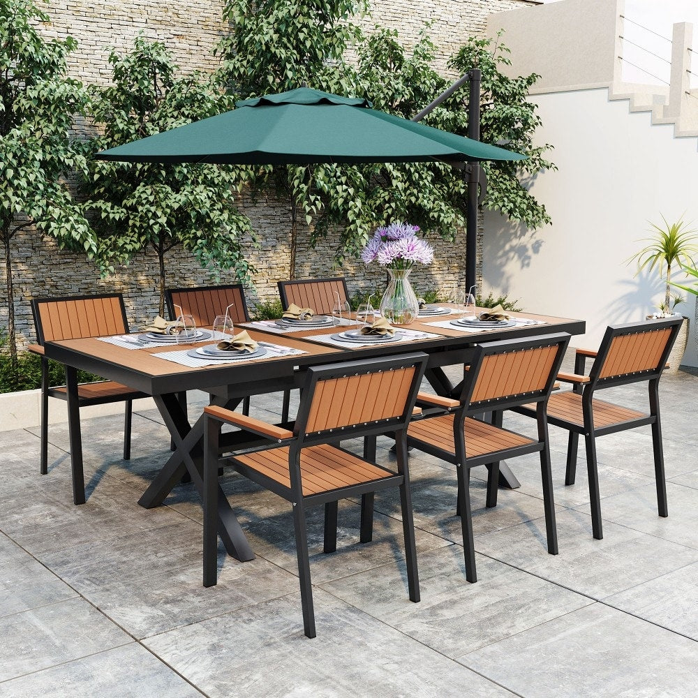 Set da pranzo da esterno moderno da 7 pezzi con sei sedie e un tavolo allungabile per patio