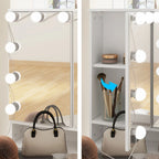 Comò per trucco con specchio a tre ante, illuminazione certificata e piano in vetro